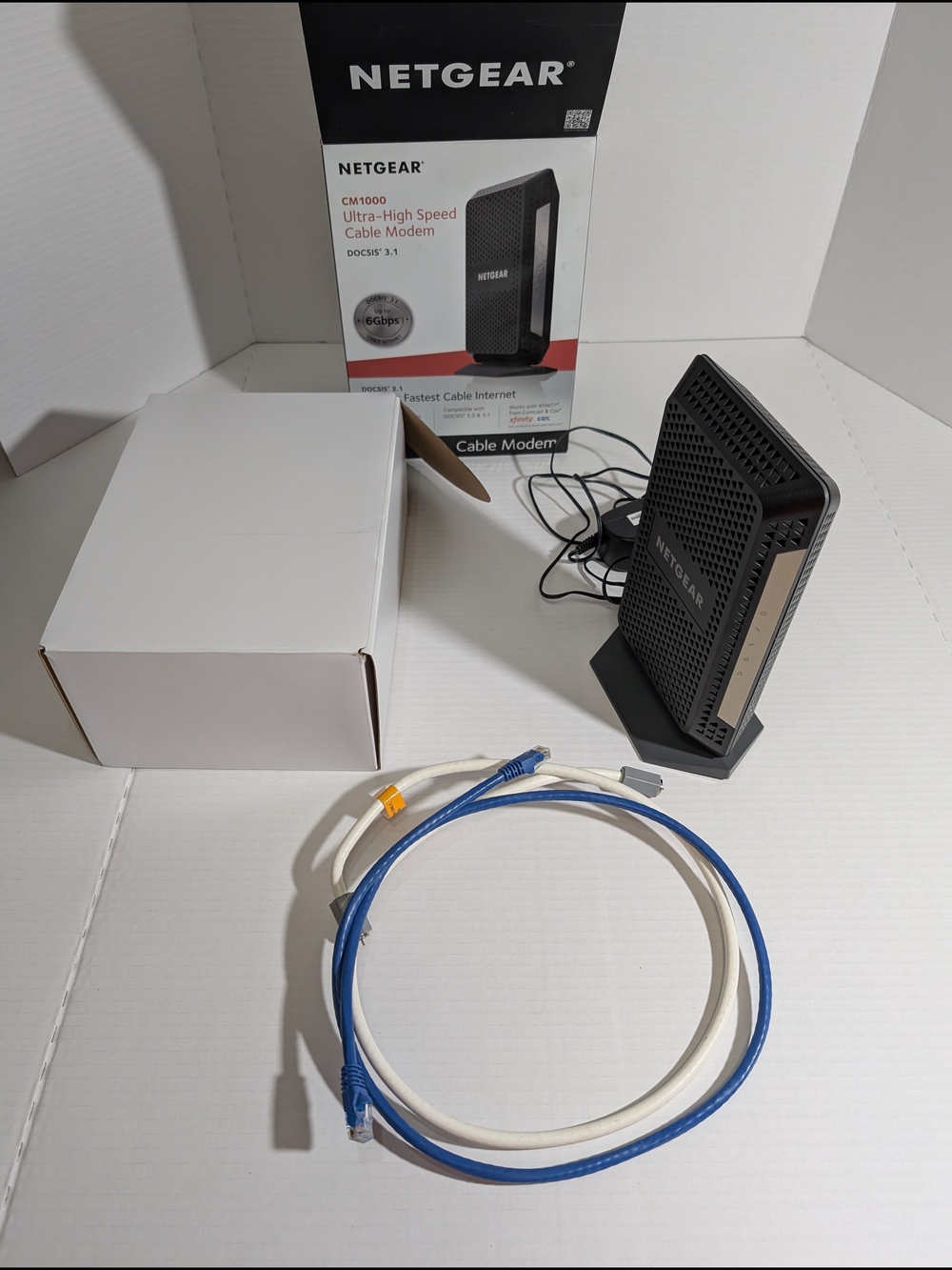 NETGEAR CM1000 Ultra-High Speed Cable Modem - Picture 3 of 7